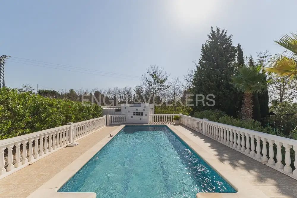 3 sypialnia Finka/Dom wiejski do wynajęcia w Turis z basenem garażem - 1 600 € (Ref: 10009812)