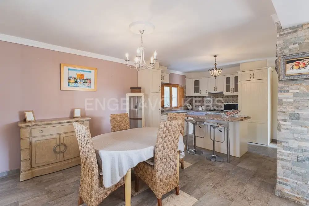 3 sypialnia Finka/Dom wiejski do wynajęcia w Turis z basenem garażem - 1 600 € (Ref: 10009812)