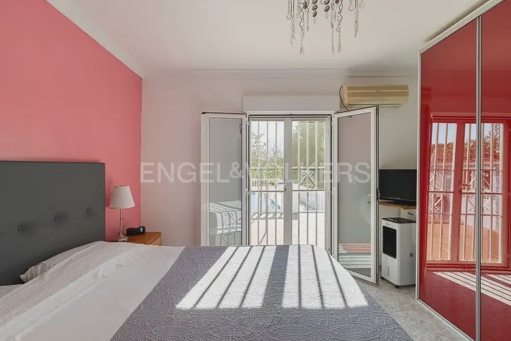 3 sypialnia Finka/Dom wiejski do wynajęcia w Turis z basenem garażem - 1 600 € (Ref: 10009812)