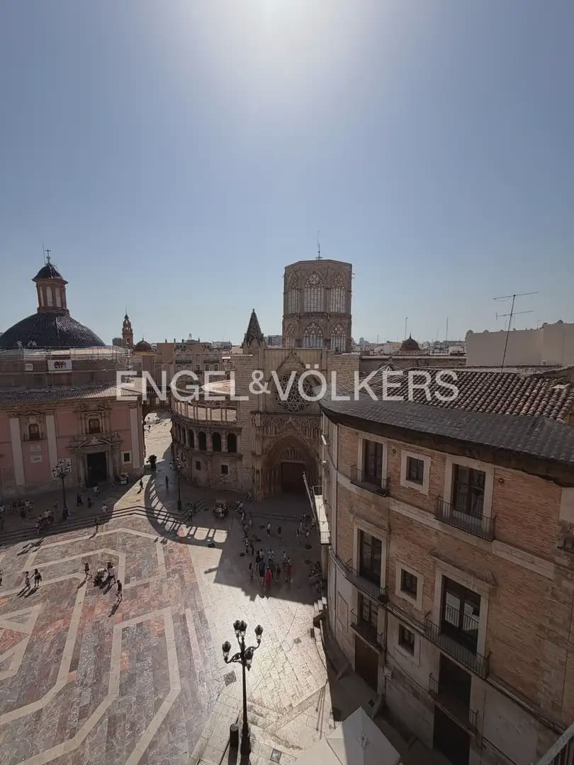 Appartement de 5 chambres à louer à Valence ville - 3 000 € (Ref: 10009971)