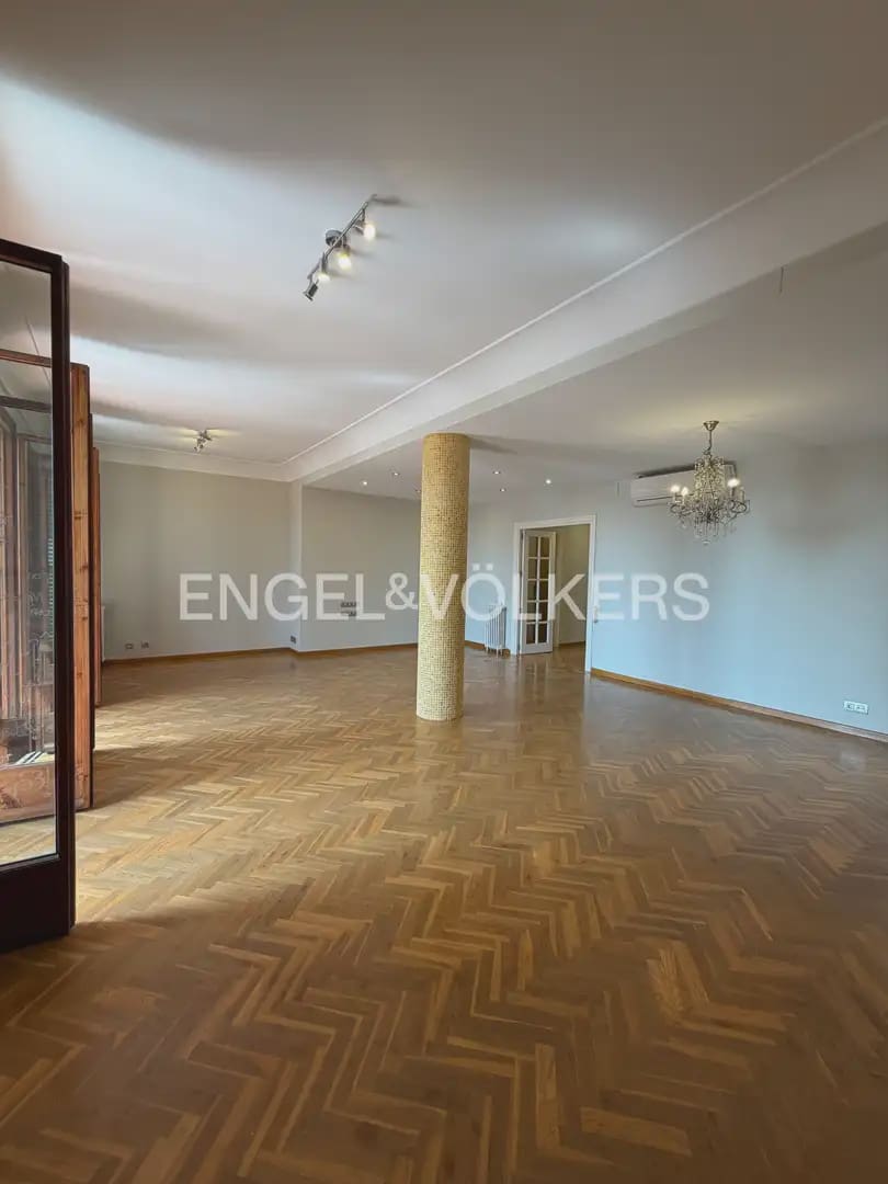 Appartement de 5 chambres à louer à Valence ville - 3 000 € (Ref: 10009971)