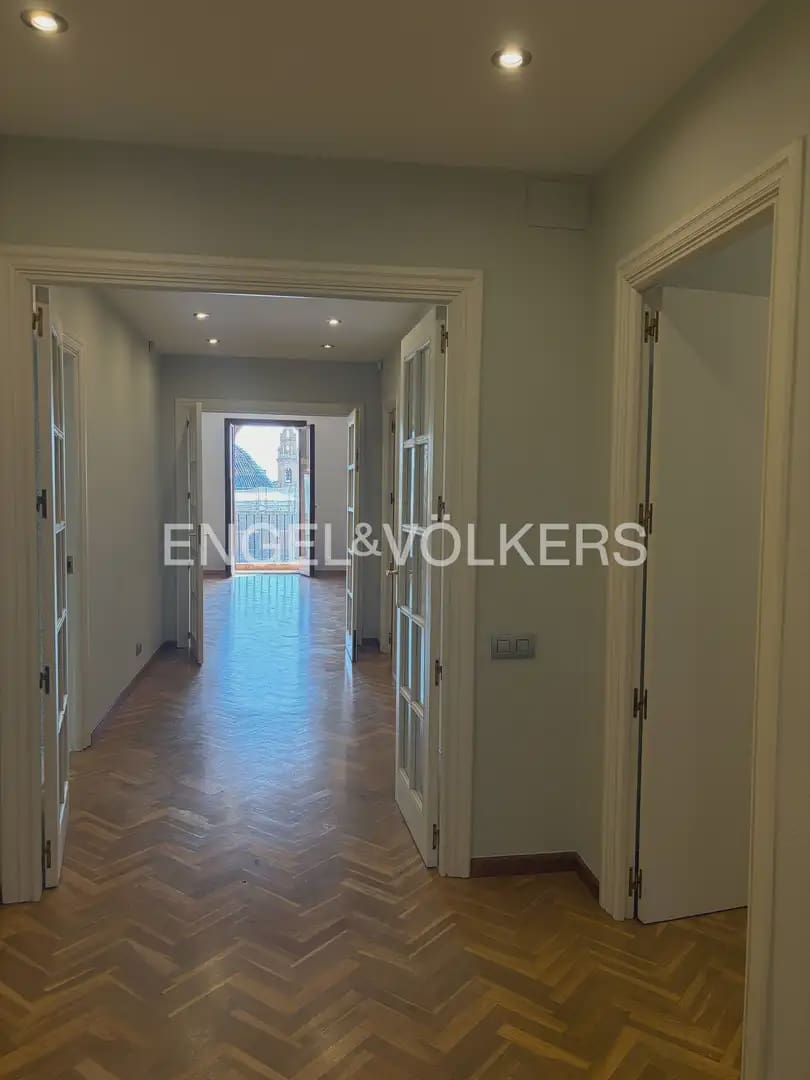 Appartement de 5 chambres à louer à Valence ville - 3 000 € (Ref: 10009971)