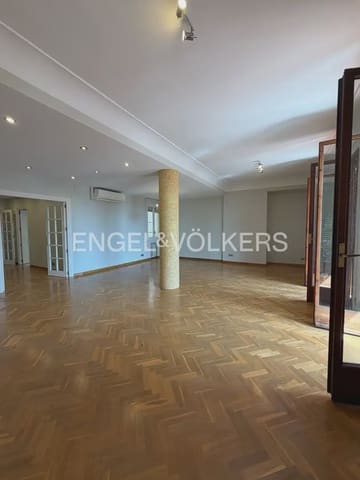 5 sovrum Lägenhet att hyra i La Seu, Valencia stad - 3 000 € (Ref: 10009971)