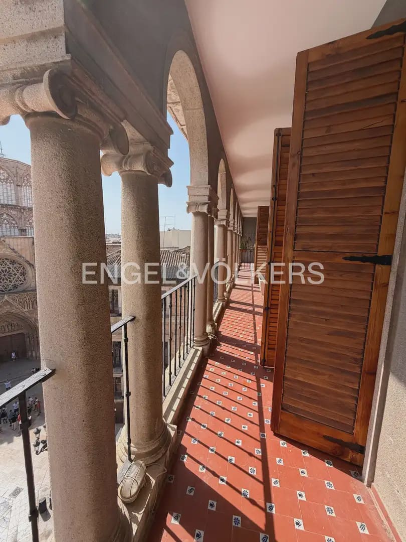 Appartement de 5 chambres à louer à Valence ville - 3 000 € (Ref: 10009971)