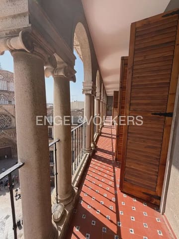 5 sovrum Lägenhet att hyra i La Seu, Valencia stad - 3 000 € (Ref: 10009971)