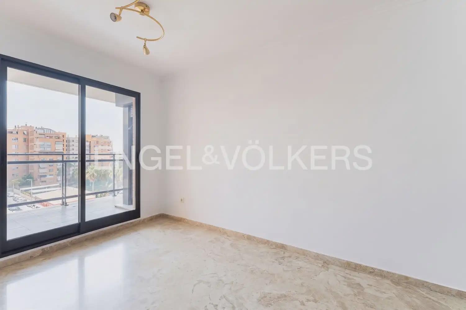 Appartement de 1 chambre à louer à Valence ville avec piscine garage - 1 500 € (Ref: 10011685)
