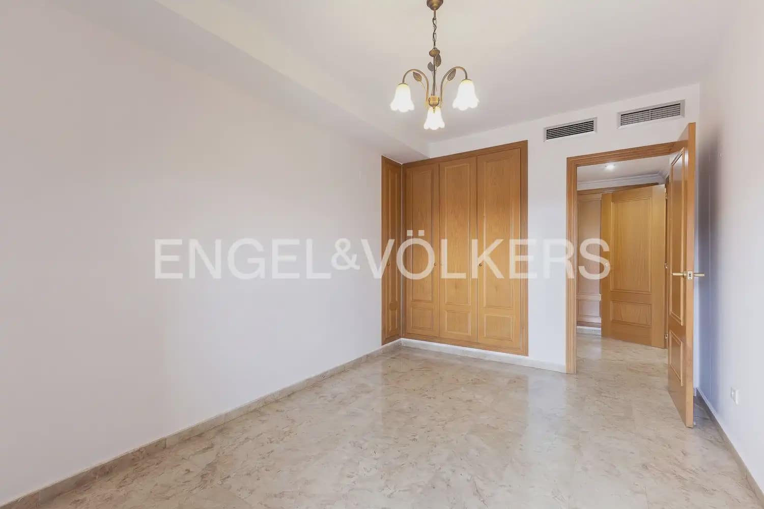Appartement de 1 chambre à louer à Valence ville avec piscine garage - 1 500 € (Ref: 10011685)