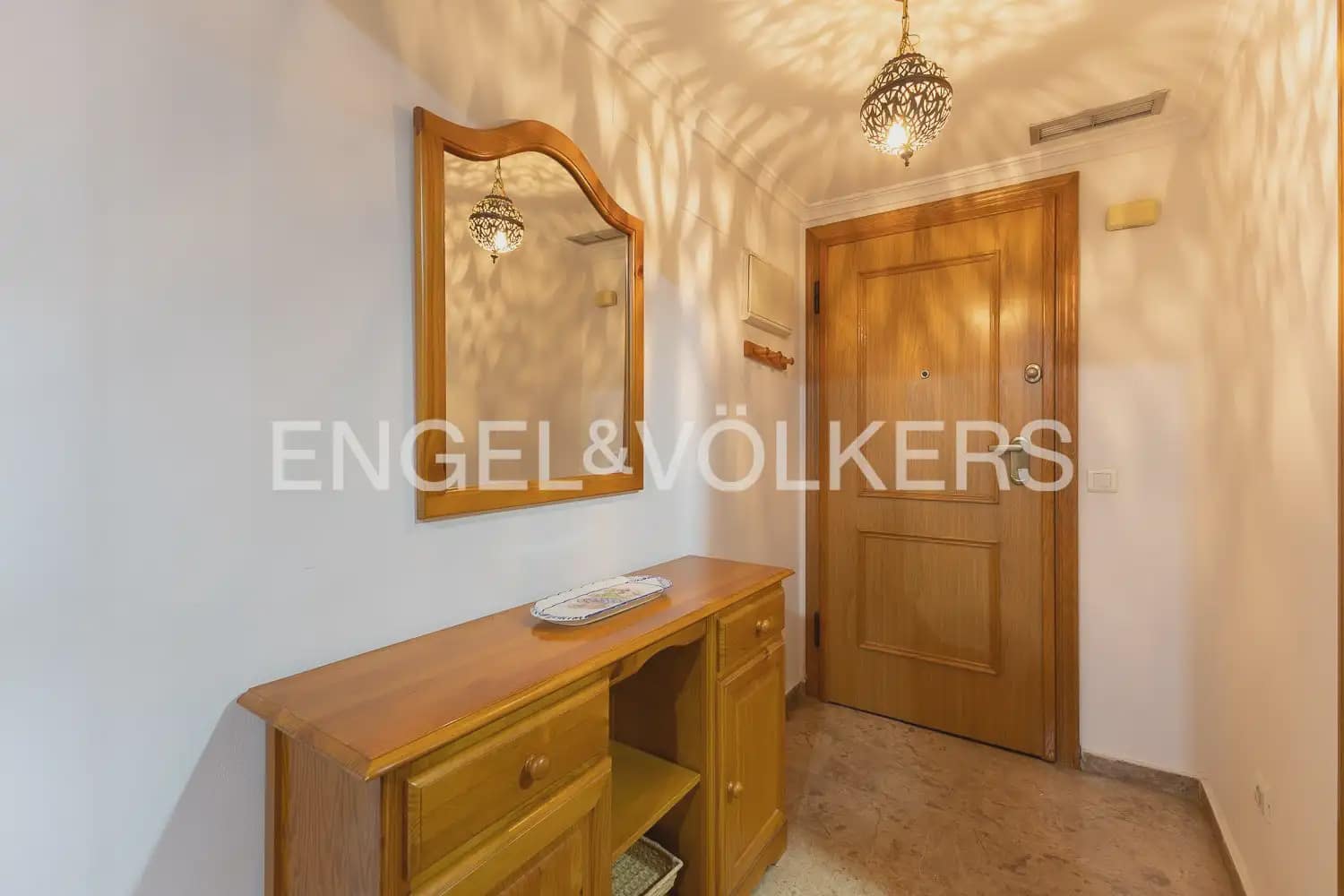 Appartement de 1 chambre à louer à Valence ville avec piscine garage - 1 500 € (Ref: 10011685)