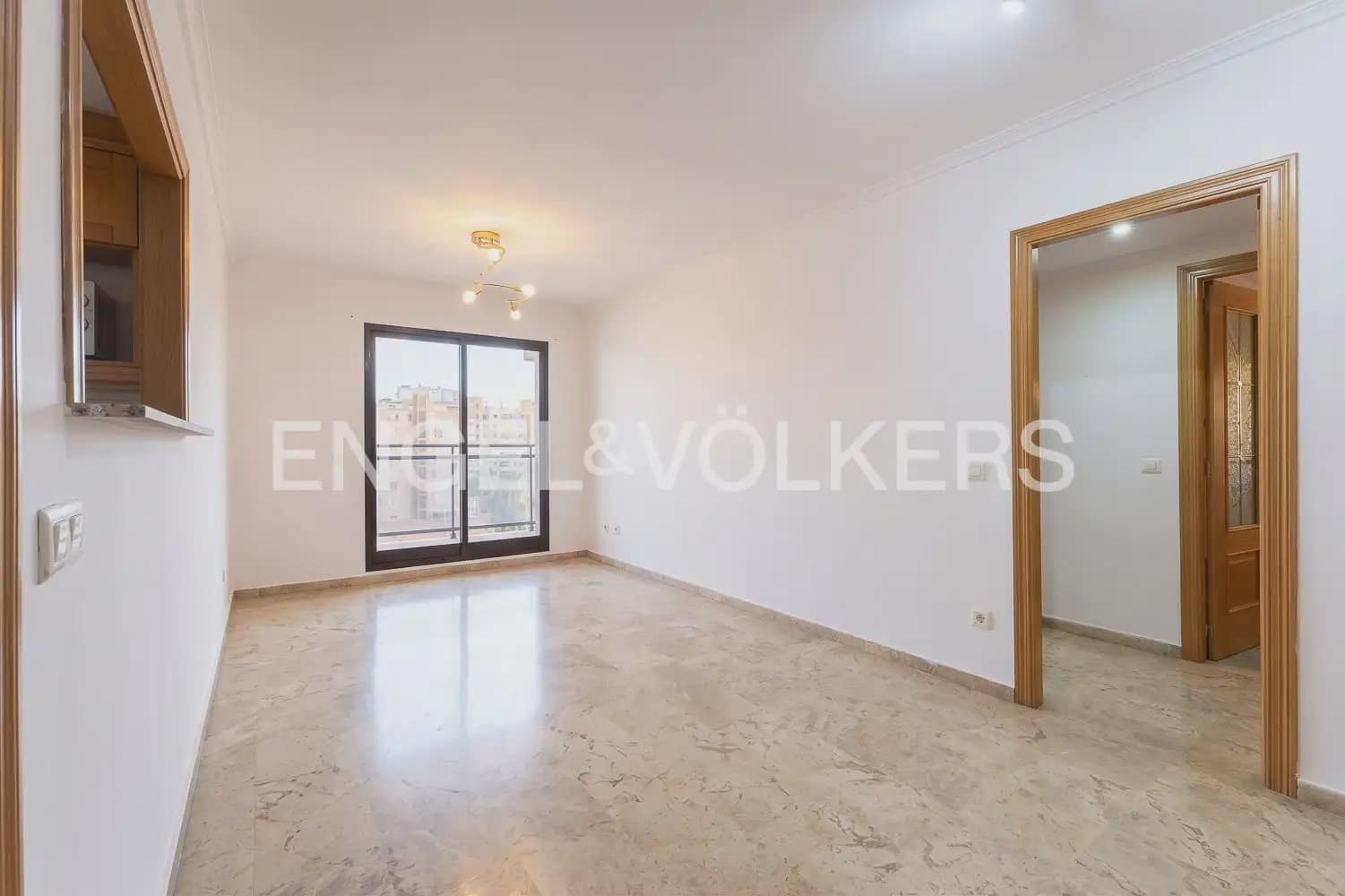 Appartement de 1 chambre à louer à Valence ville avec piscine garage - 1 500 € (Ref: 10011685)