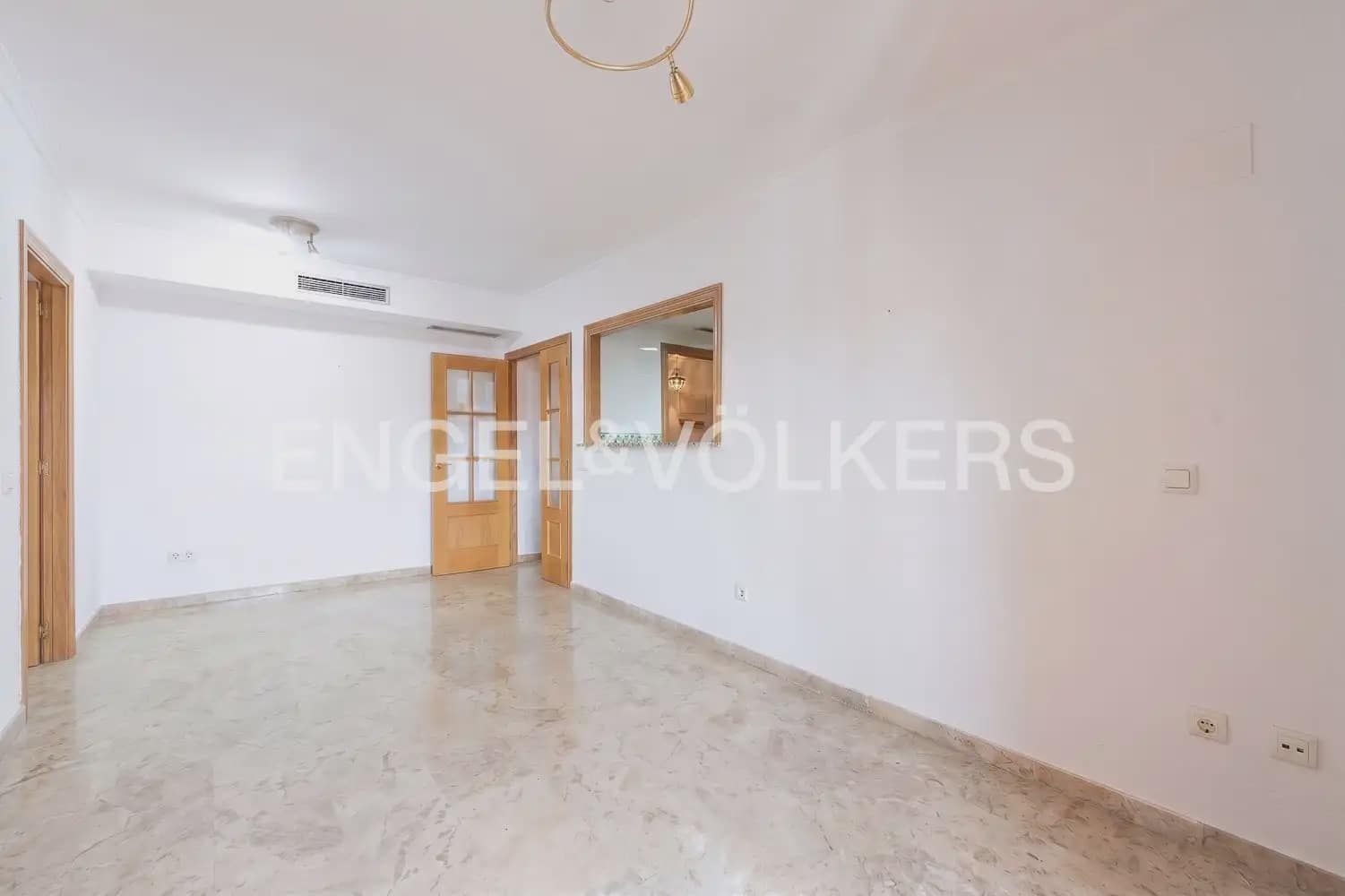 Appartement de 1 chambre à louer à Valence ville avec piscine garage - 1 500 € (Ref: 10011685)