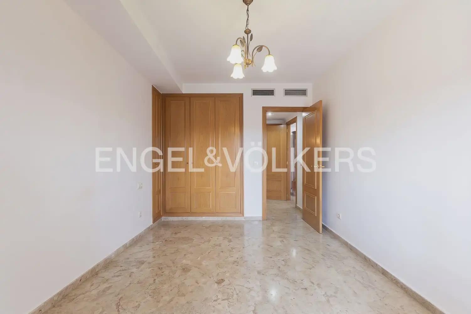 Appartement de 1 chambre à louer à Valence ville avec piscine garage - 1 500 € (Ref: 10011685)