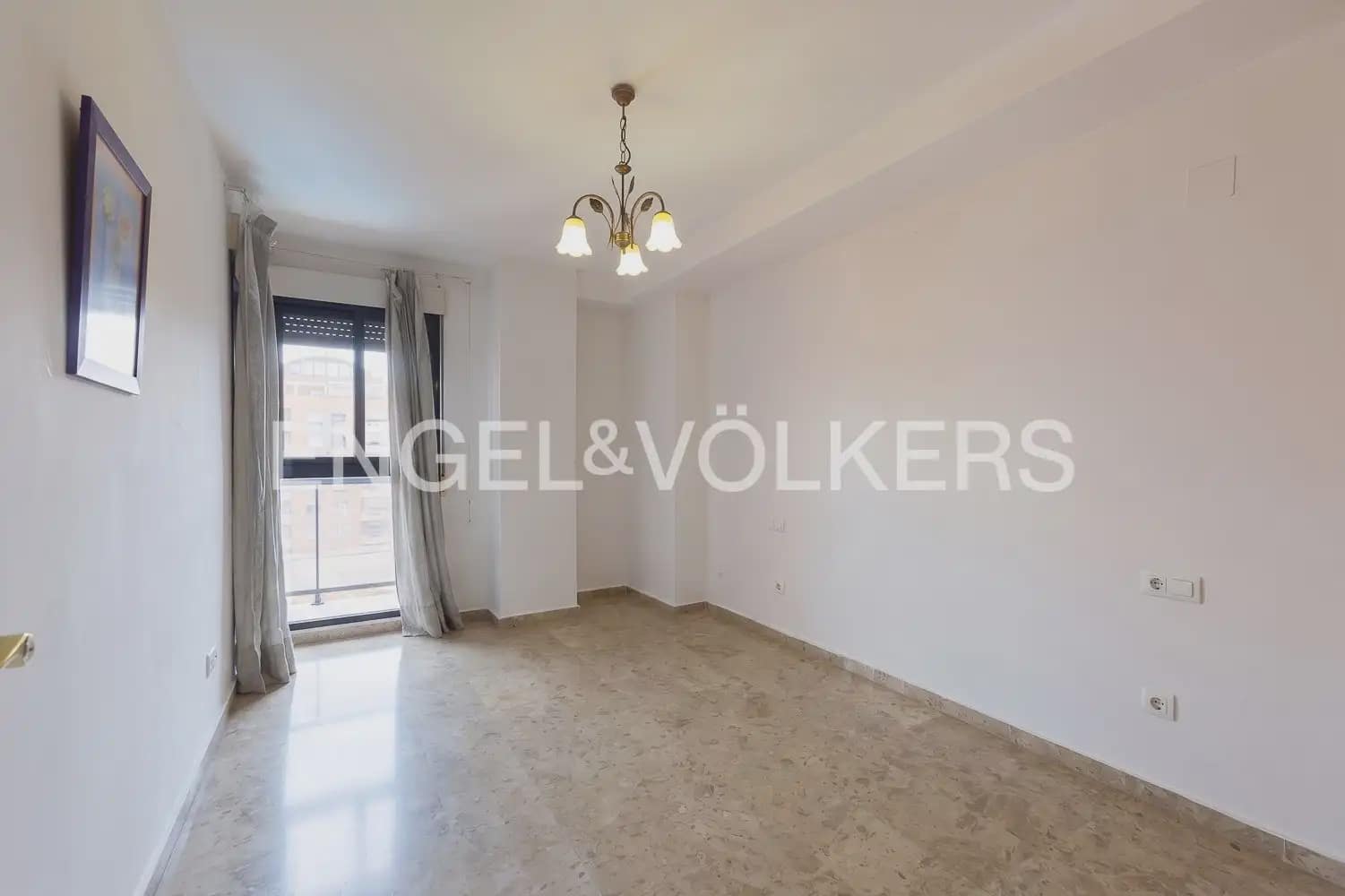 Appartement de 1 chambre à louer à Valence ville avec piscine garage - 1 500 € (Ref: 10011685)