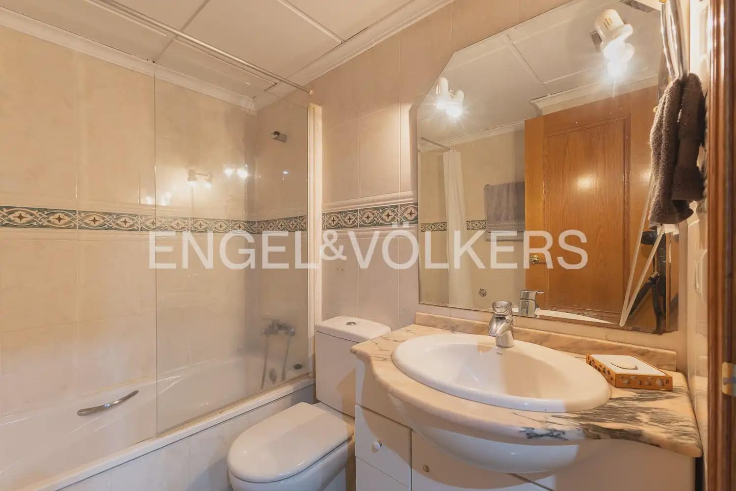 Appartement de 1 chambre à louer à Valence ville avec piscine garage - 1 500 € (Ref: 10011685)