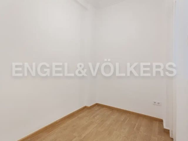 4 sovrum Lägenhet att hyra i Arrancapins, Valencia stad - 2 000 € (Ref: 10011686)