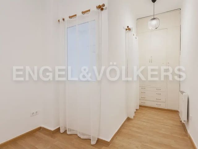 4 sovrum Lägenhet att hyra i Arrancapins, Valencia stad - 2 000 € (Ref: 10011686)