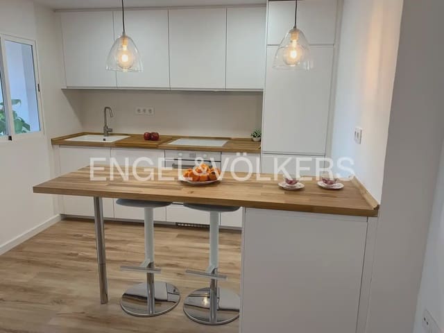4 quarto Apartamento para arrendar em Nou Moles, Valência cidade - 1 800 € (Ref: 10012349)