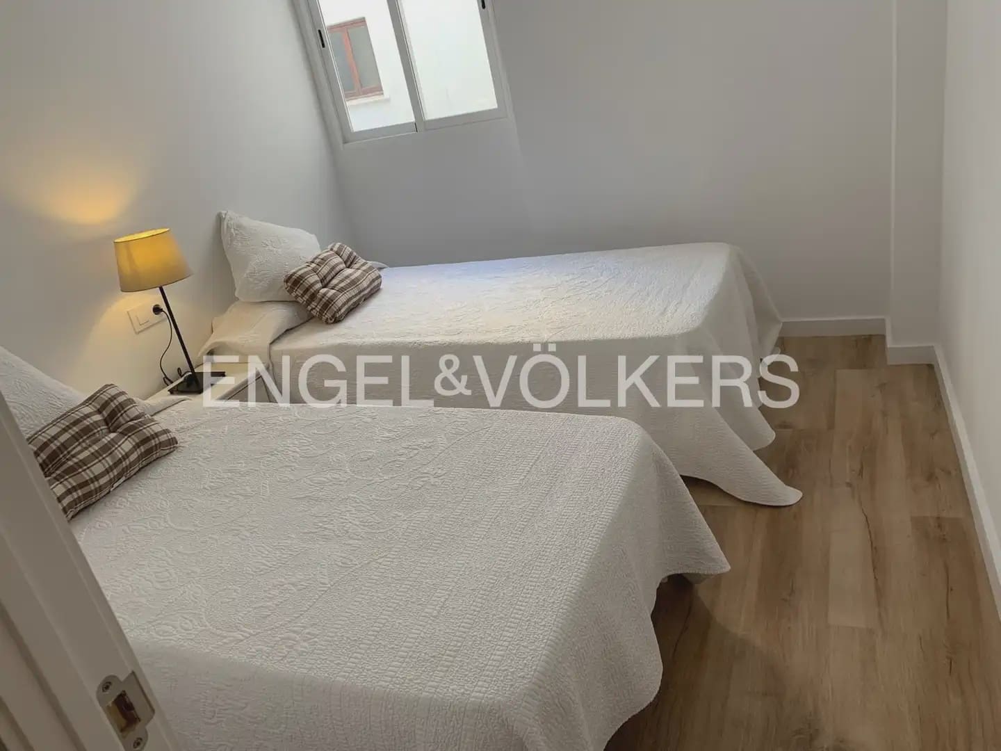 4 quarto Apartamento para arrendar em Valencia cidade - 1 800 € (Ref: 10012349)