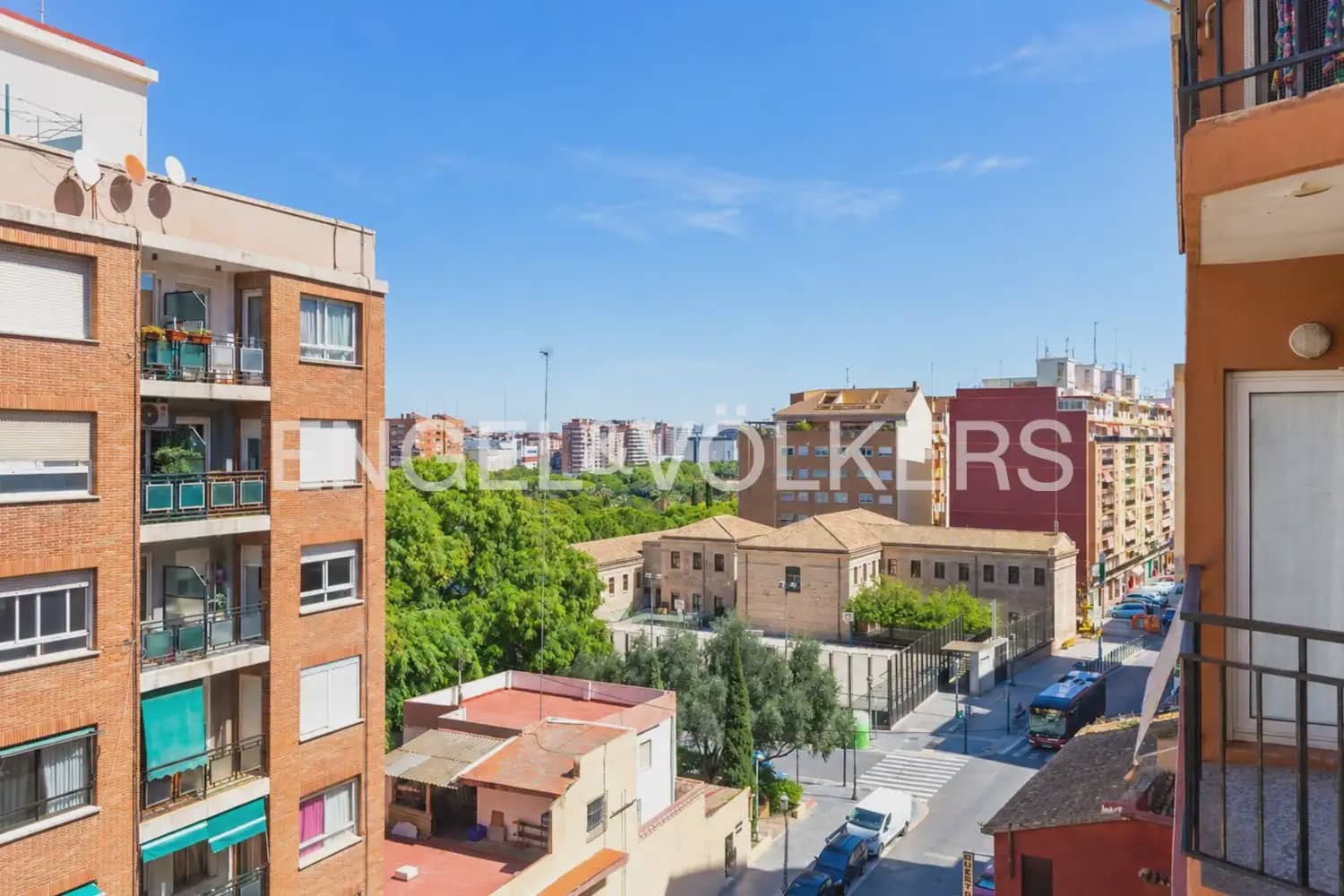 Appartement de 4 chambres à louer à Valence ville avec garage - 2 000 € (Ref: 10012349)