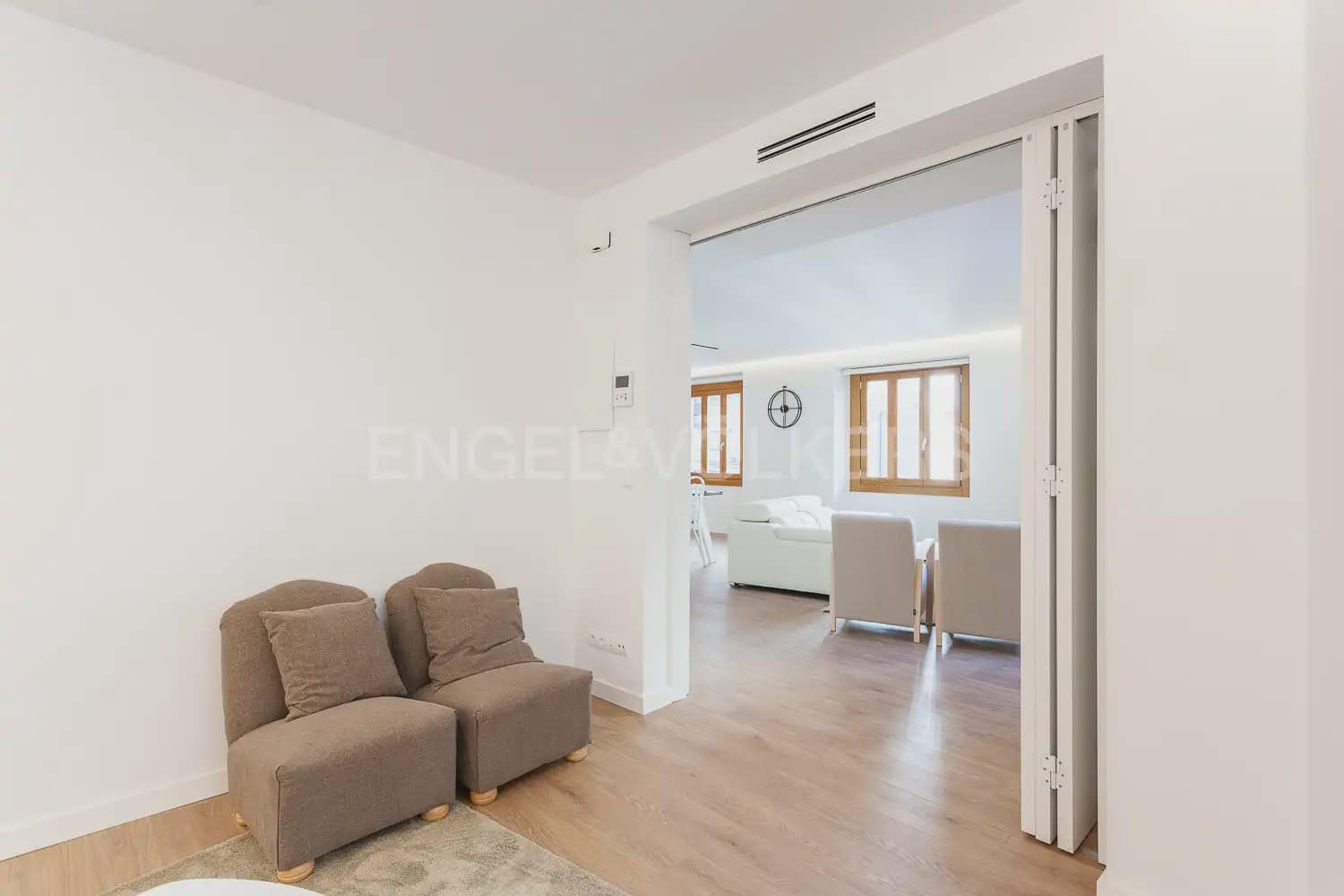 3 bedroom Flat for rent in Valencia city - € 3,000 (Ref: 10012599)