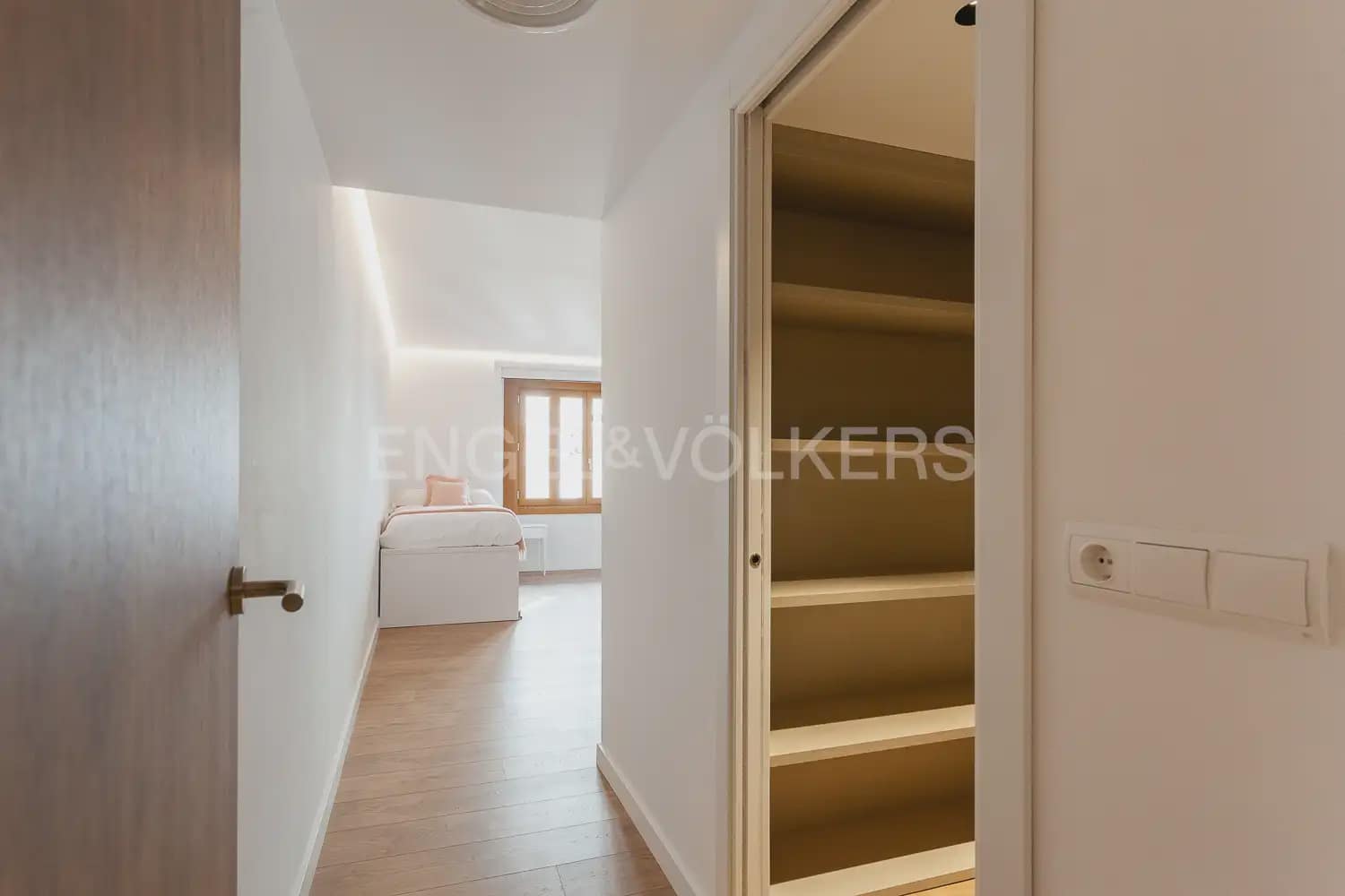 3 bedroom Flat for rent in Valencia city - € 3,000 (Ref: 10012599)