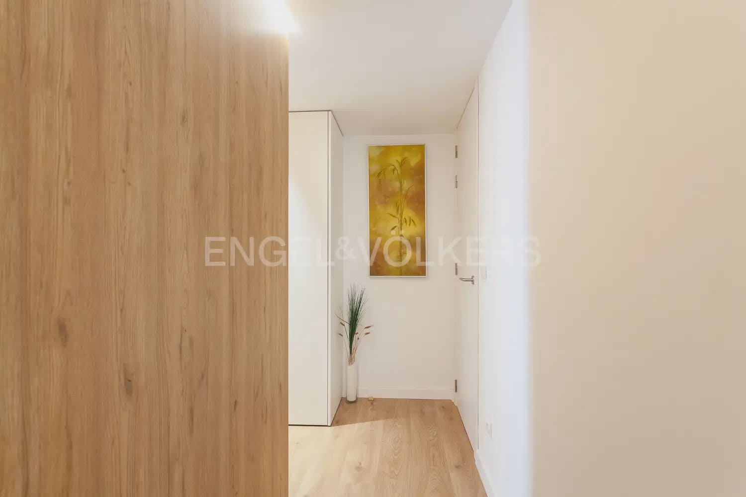 3 bedroom Flat for rent in Valencia city - € 3,000 (Ref: 10012599)