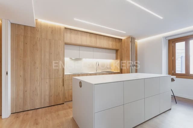 3 bedroom Flat for rent in Sant Francesc, Valencia city - € 3,000 (Ref: 10012599)