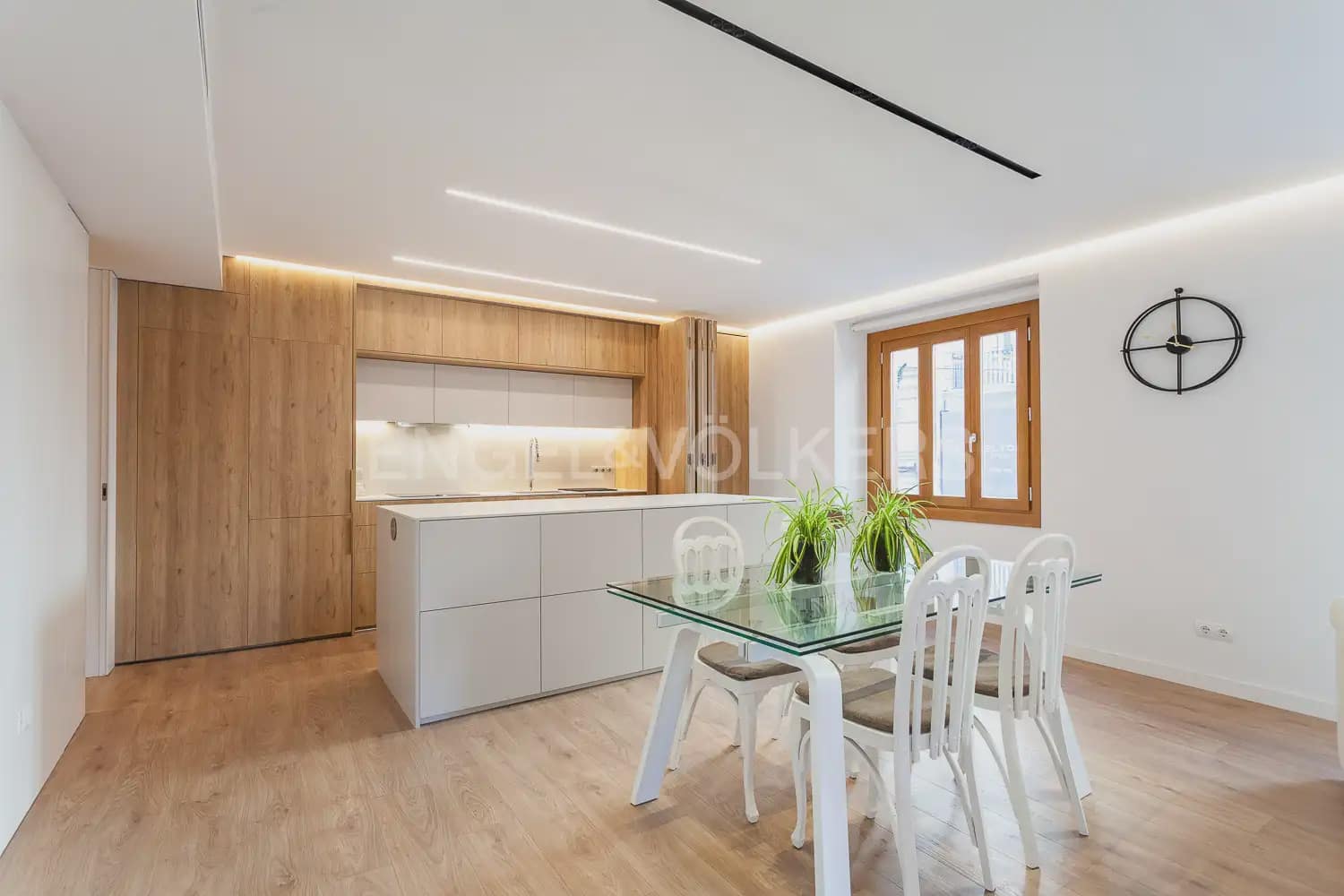 3 bedroom Flat for rent in Valencia city - € 3,000 (Ref: 10012599)