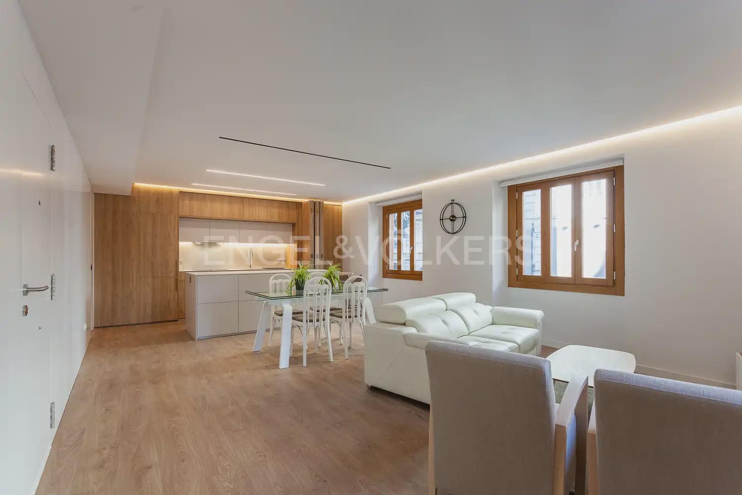 3 bedroom Flat for rent in Valencia city - € 3,000 (Ref: 10012599)
