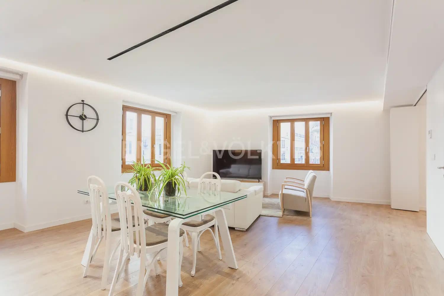 3 bedroom Flat for rent in Valencia city - € 3,000 (Ref: 10012599)