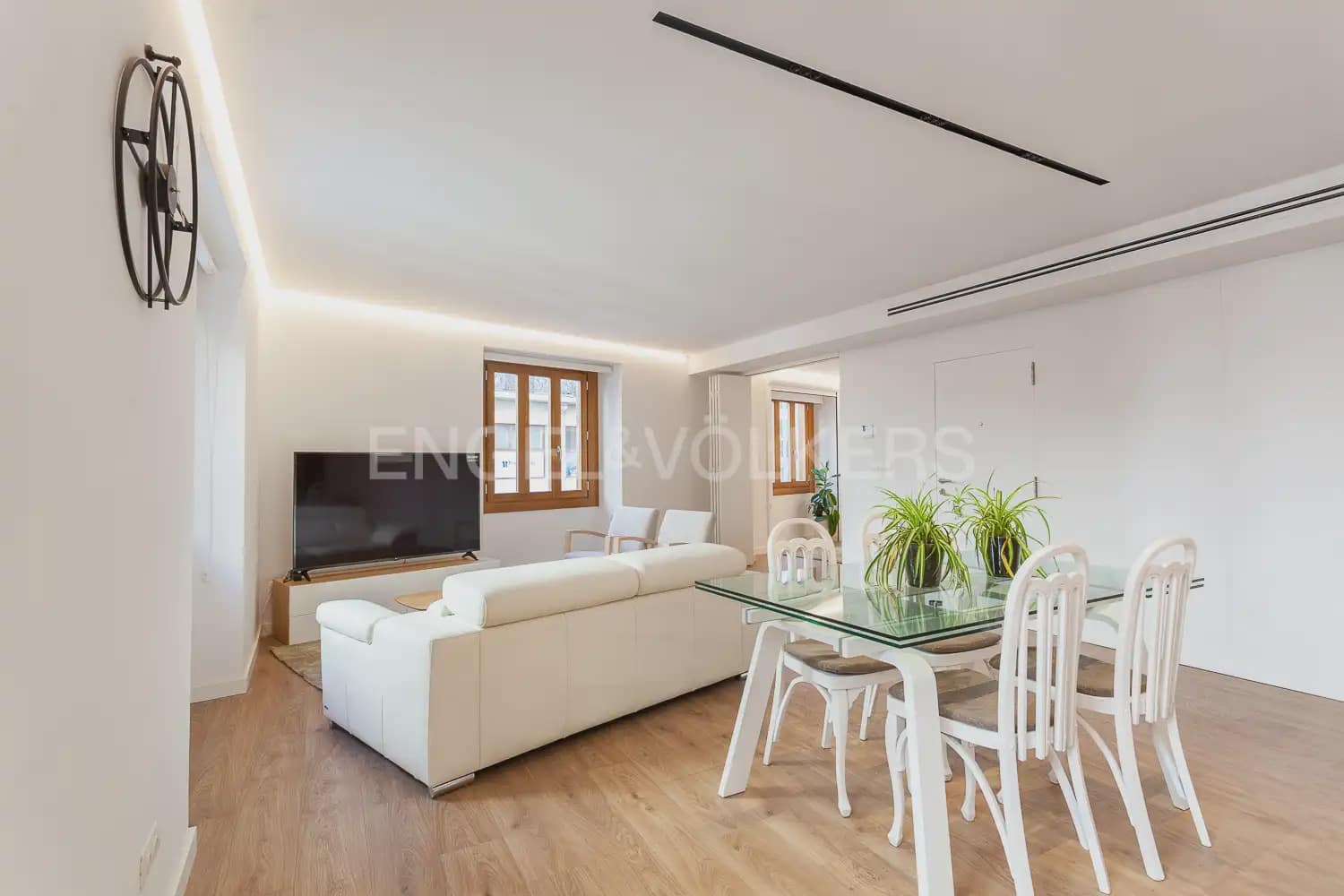 3 bedroom Flat for rent in Valencia city - € 3,000 (Ref: 10012599)