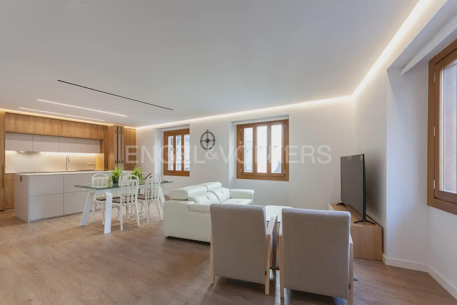 3 bedroom Flat for rent in Valencia city - € 3,000 (Ref: 10012599)