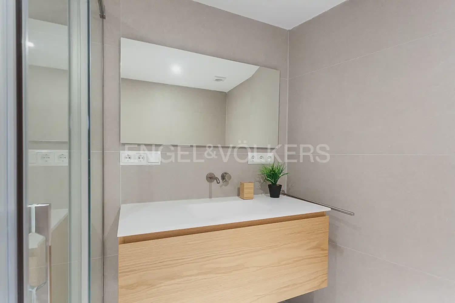 3 bedroom Flat for rent in Valencia city - € 3,000 (Ref: 10012599)