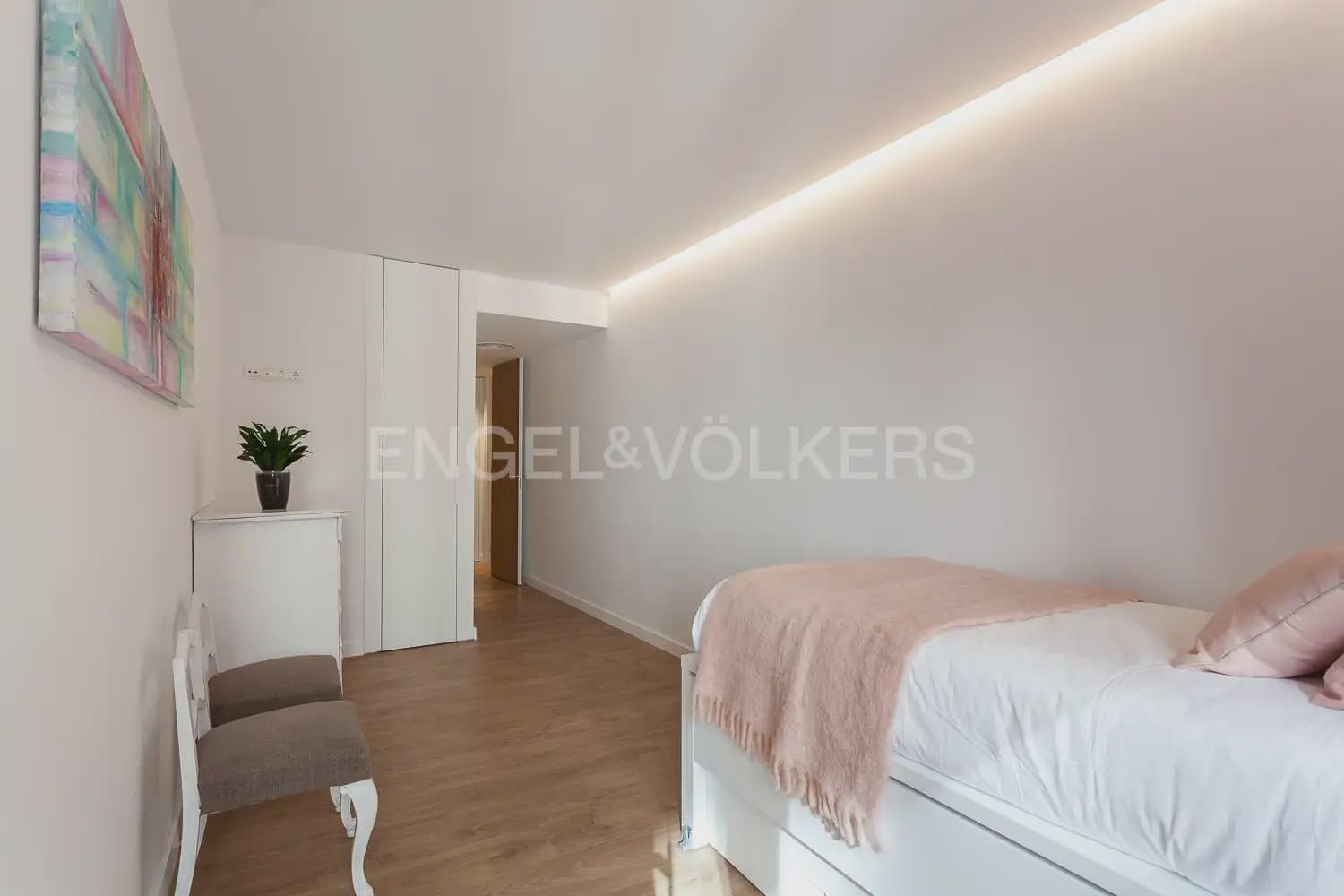 3 bedroom Flat for rent in Valencia city - € 3,000 (Ref: 10012599)