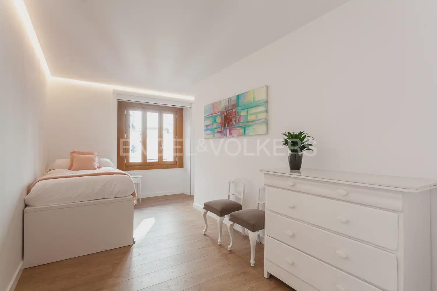 3 bedroom Flat for rent in Valencia city - € 3,000 (Ref: 10012599)