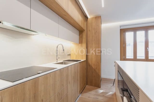 3 bedroom Flat for rent in Sant Francesc, Valencia city - € 3,000 (Ref: 10012599)