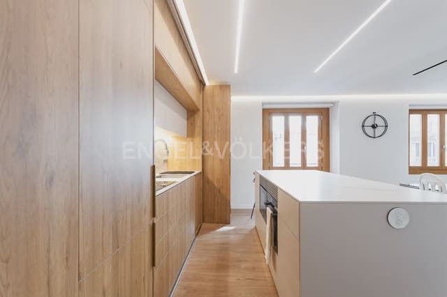 3 bedroom Flat for rent in Sant Francesc, Valencia city - € 3,000 (Ref: 10012599)