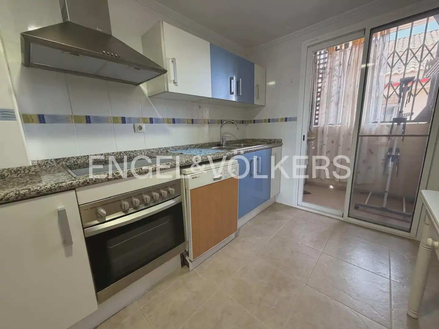 Casa de 3 habitaciones en Sagunto / Sagunt en alquiler - 1.700 € (Ref: 10012664)
