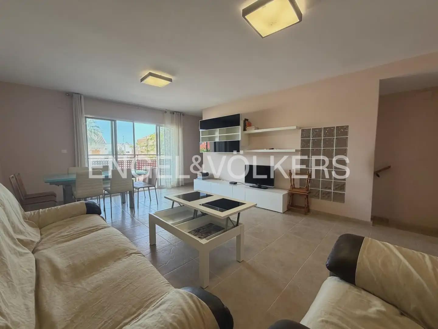 Casa de 3 habitaciones en Sagunto / Sagunt en alquiler - 1.700 € (Ref: 10012664)