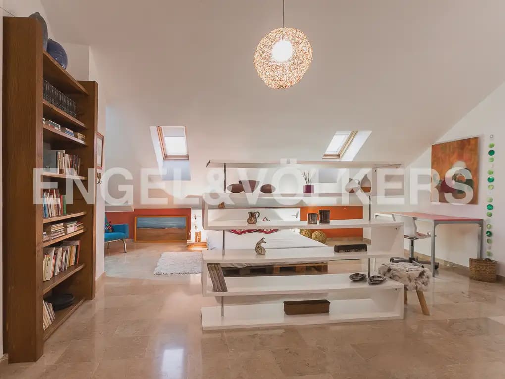 Penthouse de 2 chambres à louer à Valence ville avec garage - 1 250 € (Ref: 10012665)