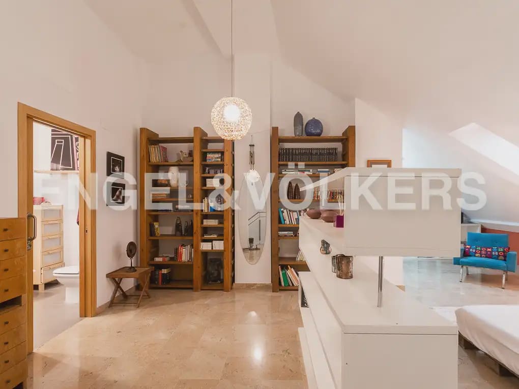 Penthouse de 2 chambres à louer à Valence ville avec garage - 1 250 € (Ref: 10012665)