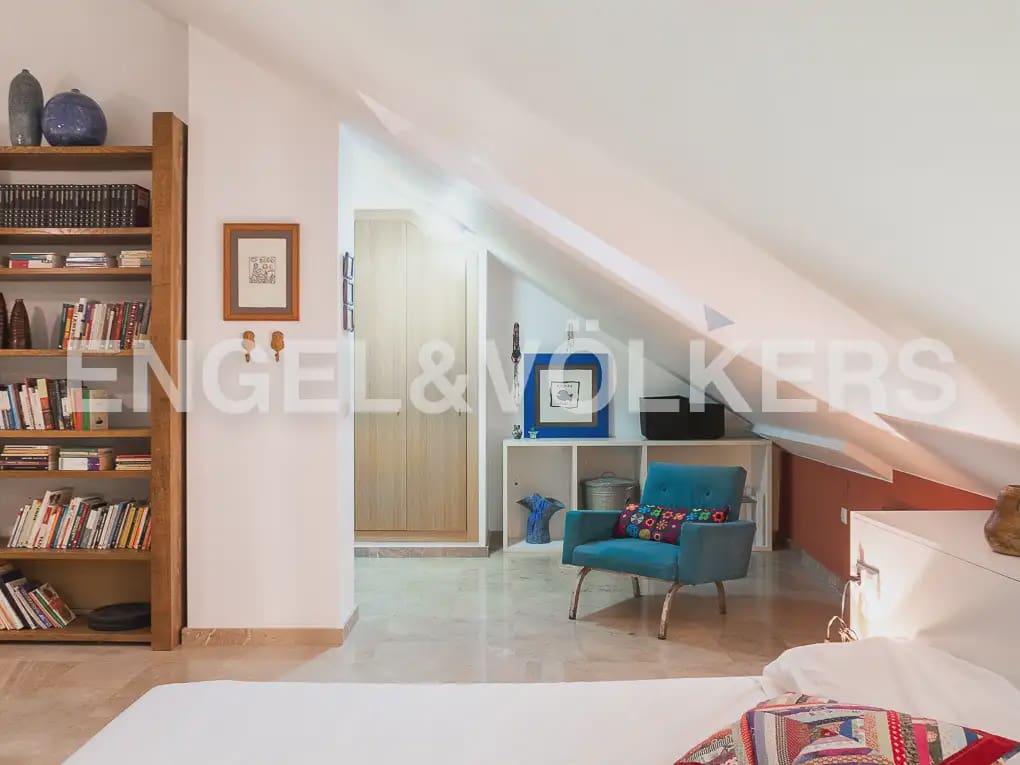 Penthouse de 2 chambres à louer à Valence ville avec garage - 1 250 € (Ref: 10012665)
