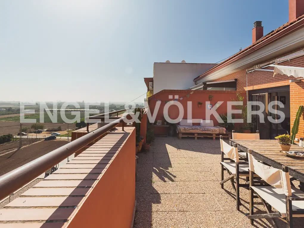 Penthouse de 2 chambres à louer à Valence ville avec garage - 1 250 € (Ref: 10012665)