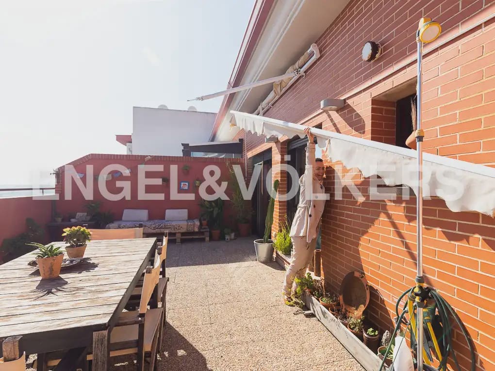 Penthouse de 2 chambres à louer à Valence ville avec garage - 1 250 € (Ref: 10012665)