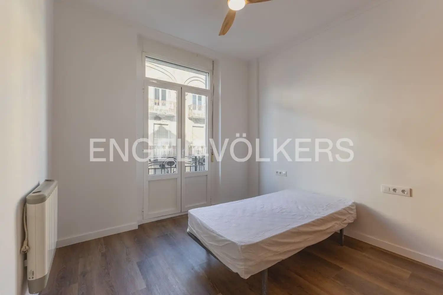 3 quarto Apartamento para arrendar em Valencia cidade - 2 000 € (Ref: 10014168)