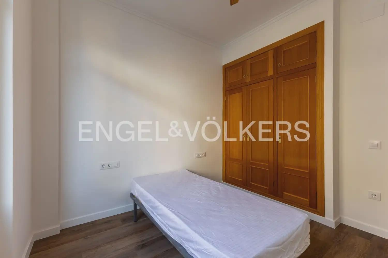 3 quarto Apartamento para arrendar em Valencia cidade - 2 000 € (Ref: 10014168)