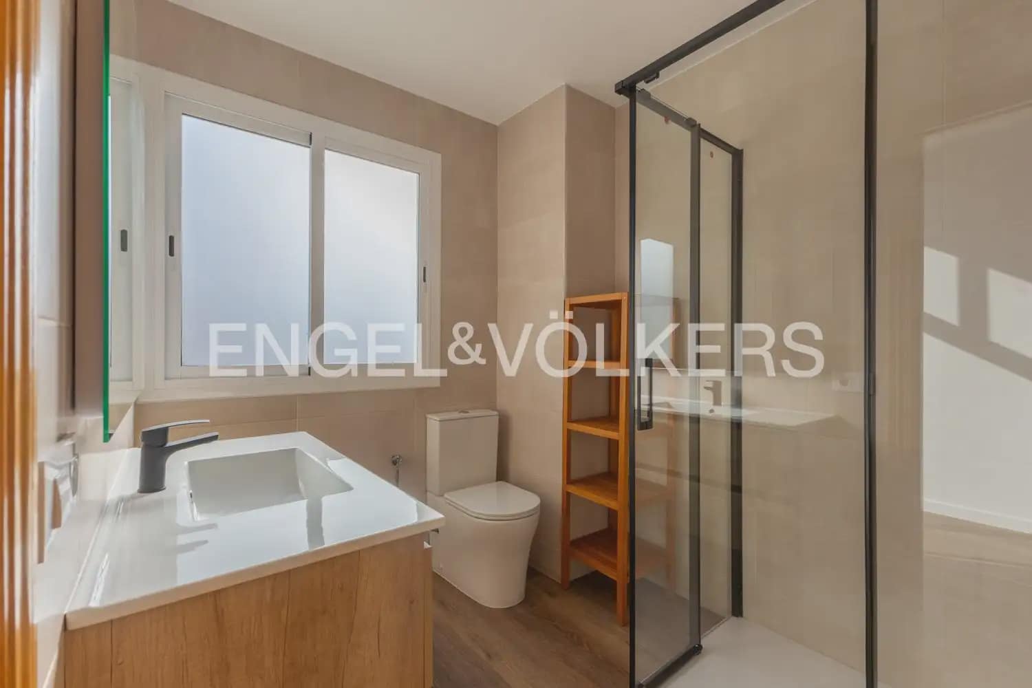 3 quarto Apartamento para arrendar em Valencia cidade - 2 000 € (Ref: 10014168)