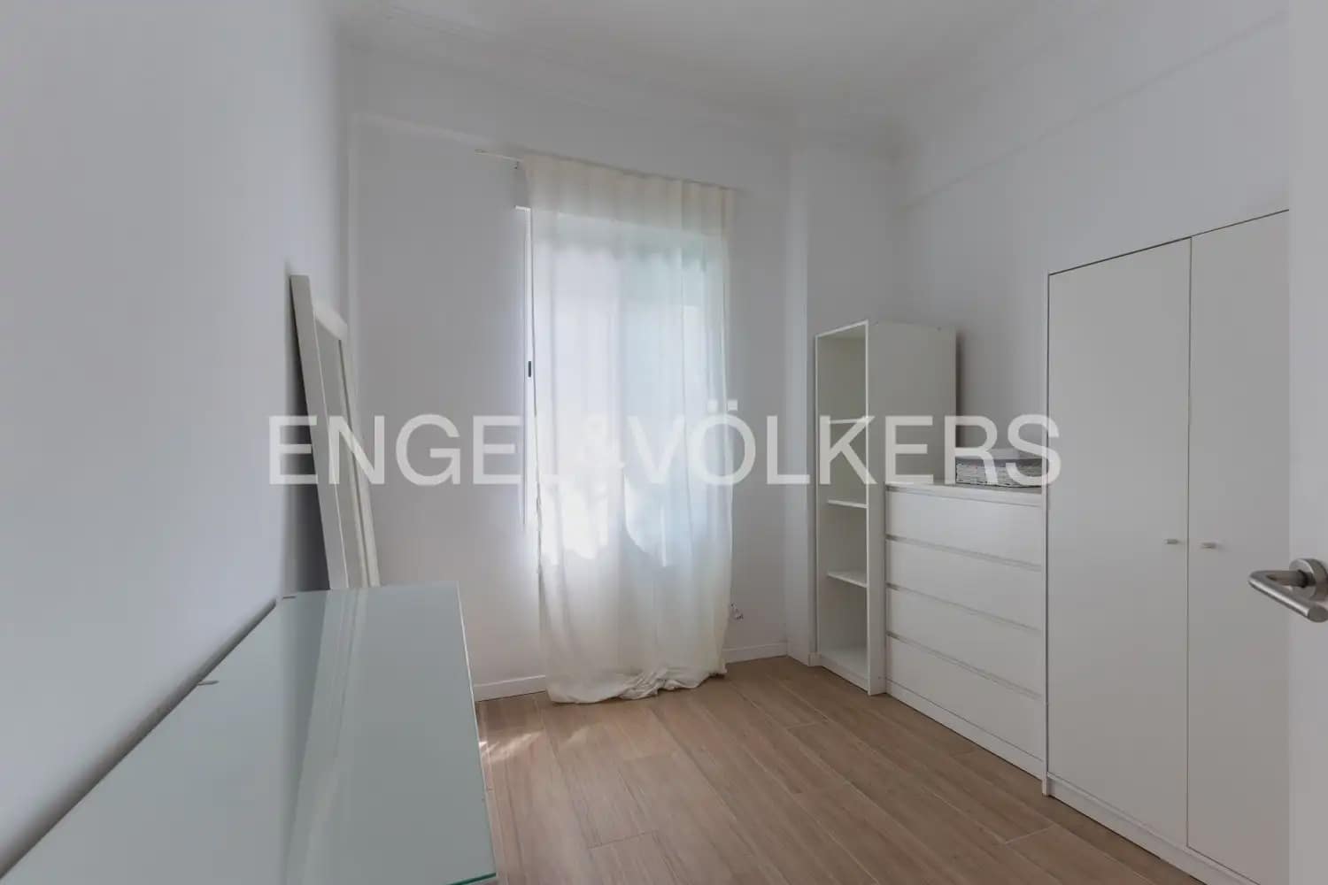 2 slaapkamer Flat te huur in Valencia stad - € 1.250 (Ref: 10014320)