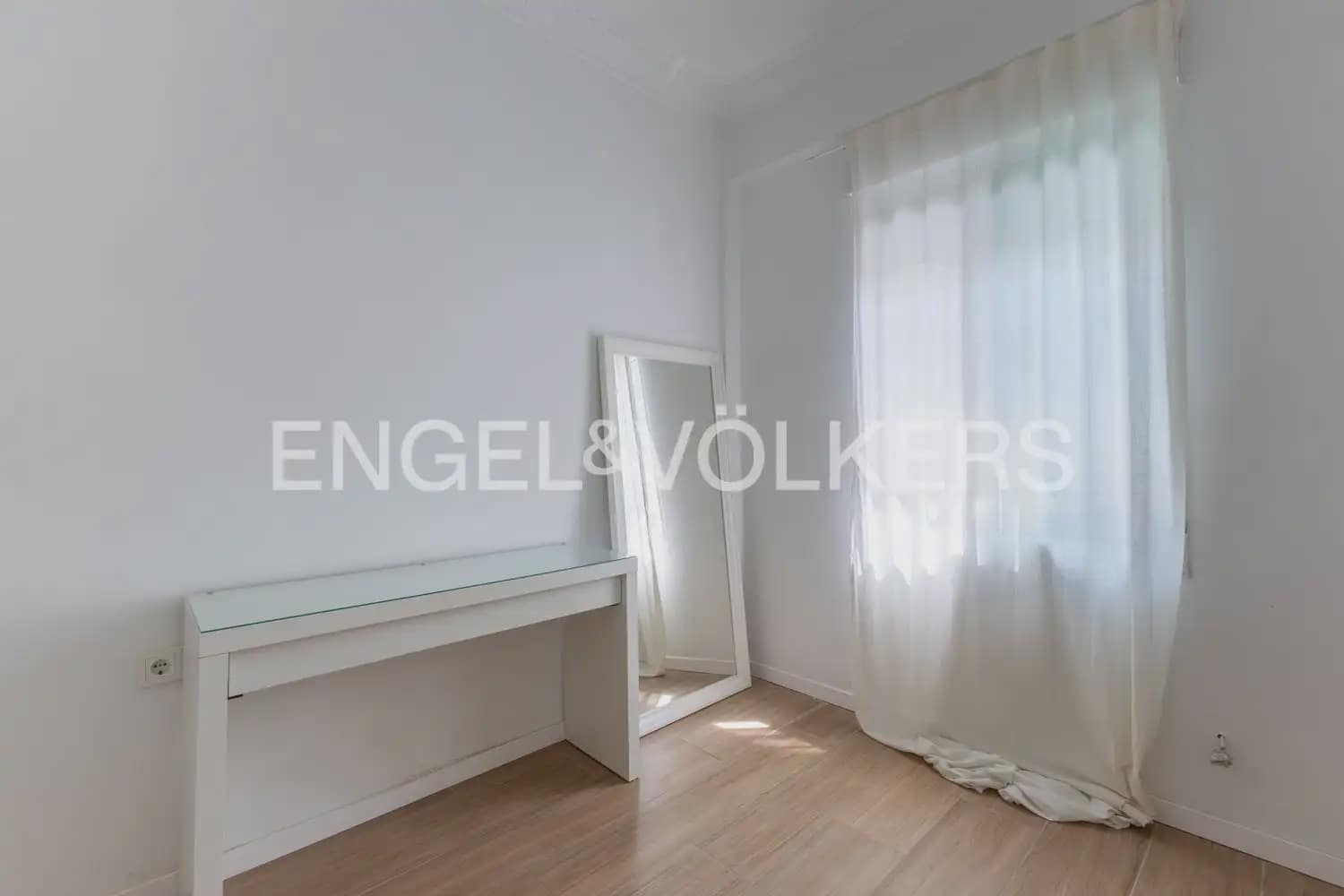 2 slaapkamer Flat te huur in Valencia stad - € 1.250 (Ref: 10014320)