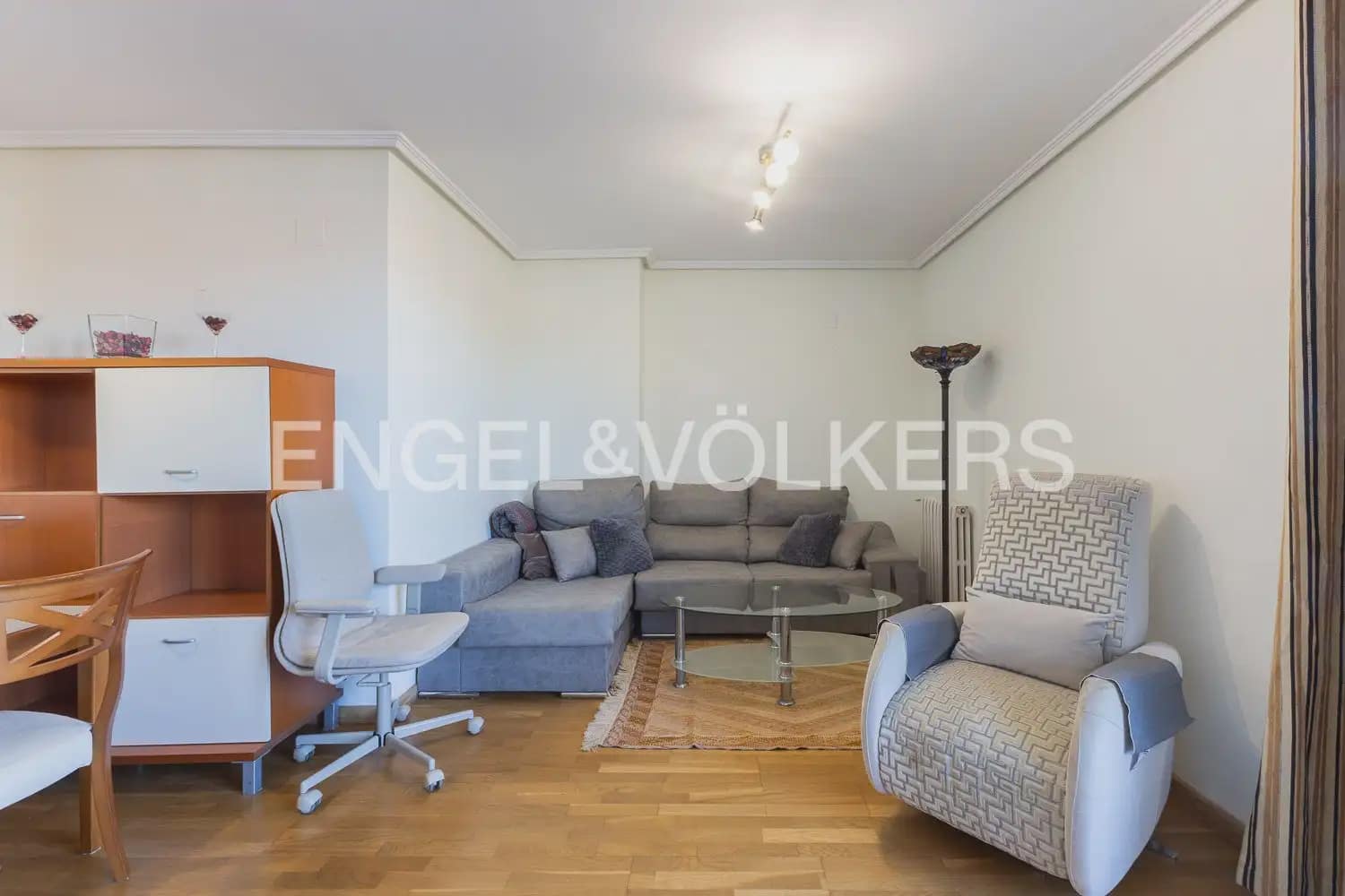 Penthouse de 2 chambres à louer à Valence ville avec piscine garage - 1 950 € (Ref: 10014321)