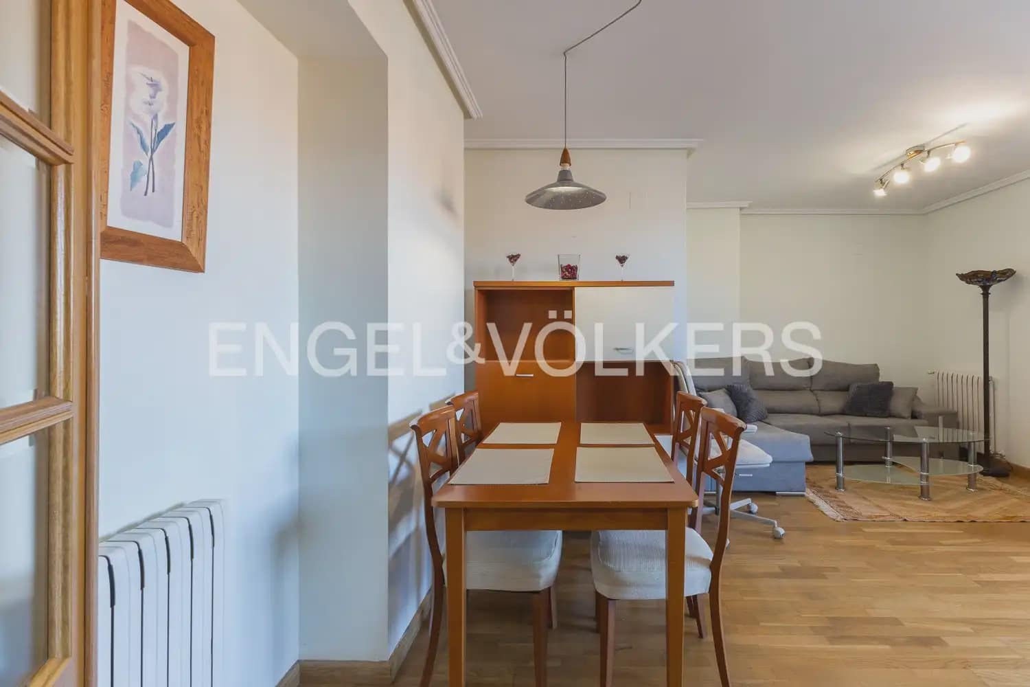 Penthouse de 2 chambres à louer à Valence ville avec piscine garage - 1 950 € (Ref: 10014321)
